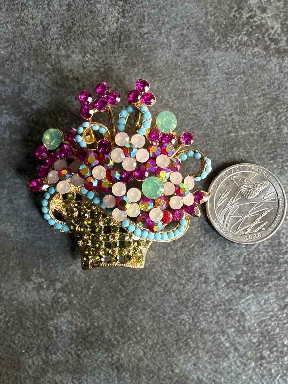 Vintage Style Crystal Spring Summer Flower Basket Gold Brooch Pin Pink Blue Red - Picture 2 of 4